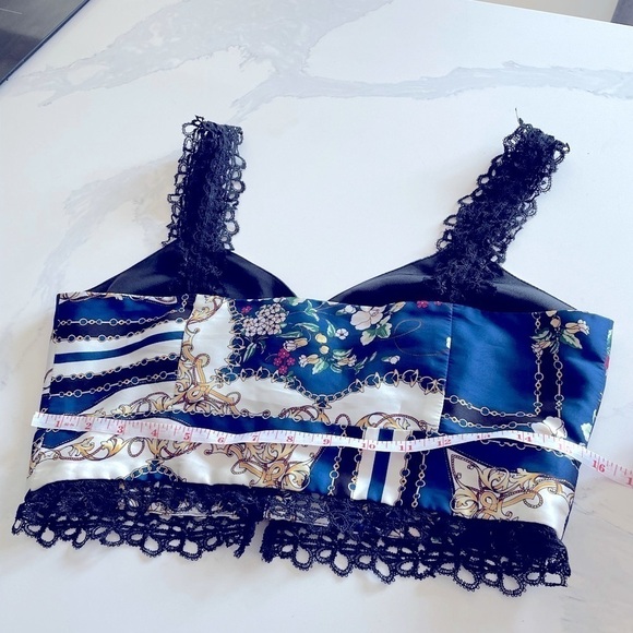 Elliatt Floral Lace Trim Crop Top - Blue and White - Picture 9 of 11